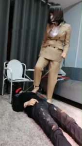 【乐爷】窒息贱奴深喉喝丝袜水 bf8929_绳艺库视频下载