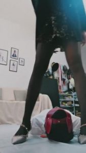 【微希】剧情-偷闻漂亮姐姐的鞋被抓 bf2889_绳艺库视频下载