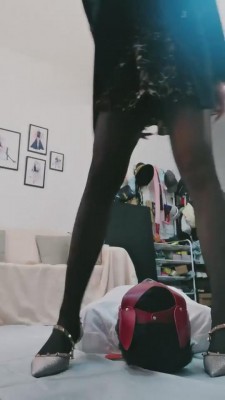 【微希】剧情-偷闻漂亮姐姐的鞋被抓 bf2889_绳艺库视频下载