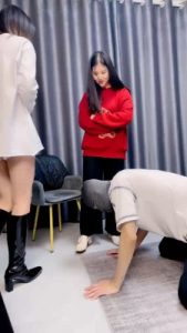 【狗哥】带素人学生小妹入圈玩 bf20820_绳艺库视频下载