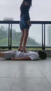 【路子宝宝】阳台户外调教高跟踩踏 bf10473_绳艺库视频下载