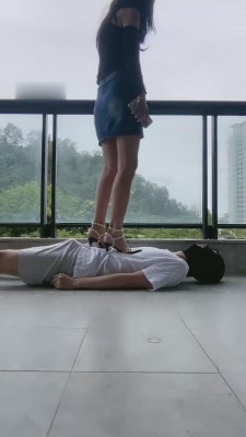 【路子宝宝】阳台户外调教高跟踩踏 bf10473_绳艺库视频下载