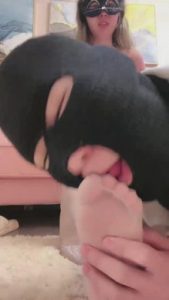 【予涵】深夜肉丝脚下发骚奴 bf15115_绳艺库视频下载