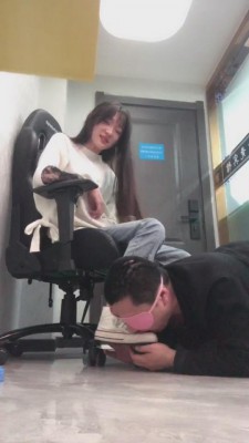 【开发素人】精神小妹文文深夜调贱畜 bf8596_绳艺库视频下载