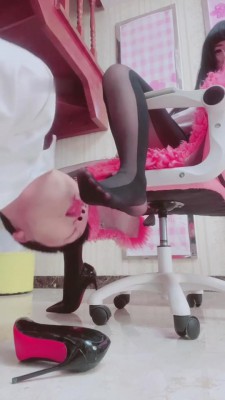 【兔粉粉】御姐范办公室羞辱绿帽狗 bf9193_绳艺库视频下载