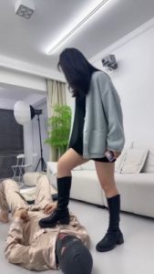 套路直播视频【狗哥】素人长靴全体重踩/提档 bf26707_绳艺库视频下载