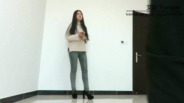 超漂亮天依女主高跟骑乘，胯下舔鞋，遛狗！_绳艺库视频下载