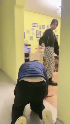 【辣妈】宾馆一楼公开处刑狗 bf20951_绳艺库视频下载