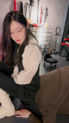 套路直播视频【冷凝大大】长靴御姐-鞭打/踩踏/踩狗爪/耳光狠抽 bf26070_绳艺库视频下载