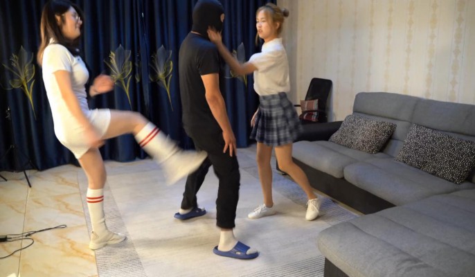 【W.K.T】—巍巍/圆圆双人踢碎色狼下体 YC-220725-4_绳艺库视频下载