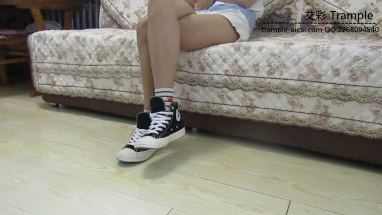 帆布鞋下的脚垫子_绳艺库视频下载