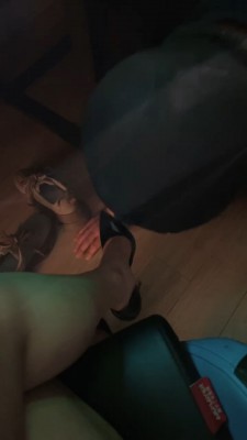 【汐言】网吧包间偷闻鞋子被发现【下】 bf27242_绳艺库视频下载