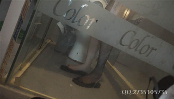 【黑丝诱惑】 素女 雯雯的原味脏人字拖踩踏_绳艺库视频下载