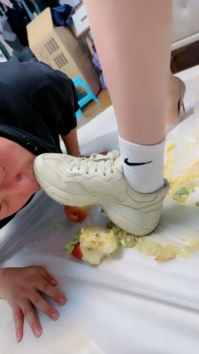 套路直播视频【艾琳】双S御姐呕吐物踩踏食物喂食/jio深喉【三视角版+完整版】bf25458_绳艺库视频下载