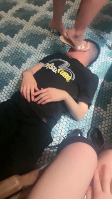 【三三】餐厅聚会群调/塑料袋套头窒息/喂食舔脚【双视角版】bf26776_绳艺库视频下载