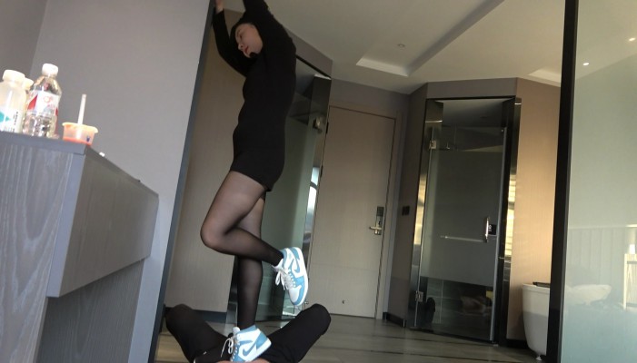 【彼岸花】黑丝AJ 踩踏贱狗 YC-221207-3_绳艺库视频下载