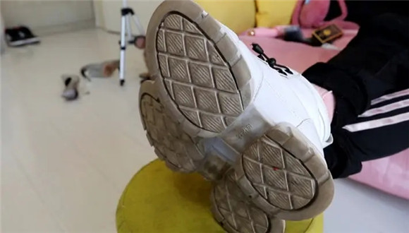 【芊芊】粉袜pov羞辱，袜子不脏再运动一下_绳艺库视频下载