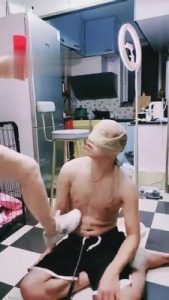 【lisa宝宝】小偷乖乖舔脚 bf793_绳艺库视频下载