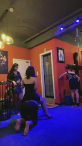 【晨晨cc】群调-教两个素人小姐姐一起玩狗 bf3899_绳艺库视频下载