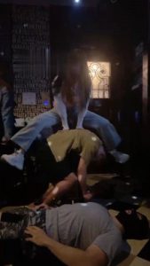 【领主老大】精彩-KTV多女王群调废物狗【双视角版】 bf17485_绳艺库视频下载