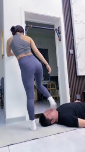 套路直播视频【麋鹿银儿】女教练的人体健身器/一字马舔脏鞋底/骑马口水 bf25457_绳艺库视频下载