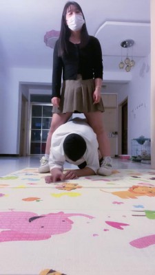 套路直播视频【蔓哥】萝莉主小白鞋踩狗爪/转胯/骑马坐脸/闻舔鞋底 bf26637_绳艺库视频下载