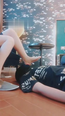 【酱酱子s】学生S小白鞋肉丝羞辱调 bf15691_绳艺库视频下载