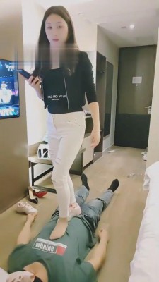 【武汉小主】棉袜堵嘴高跟裸足踩踏 bf11161_绳艺库视频下载