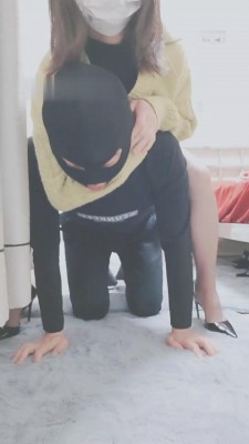 【灵竹】锁喉踢打疯狂折磨贱狗 bf10078_绳艺库视频下载