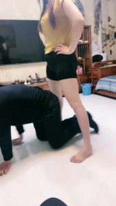 套路直播视频【橙子S】姐妹花圈养抖M邻居【双视角版】 bf24894_绳艺库视频下载