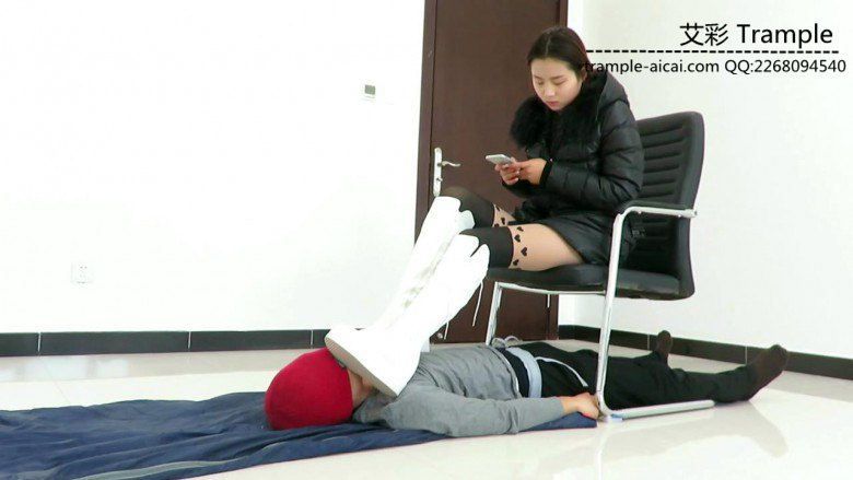 甜美媛媛女主长靴虐奴丝袜踩脸踩嘴揉搓！_绳艺库视频下载