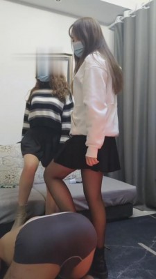 【重庆沫子】双S-辣妹子黑丝短靴踩踏艺术 bf5229_绳艺库视频下载