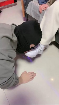 【精神小妹】双女神运动鞋棉袜踩虐 bf22970_绳艺库视频下载