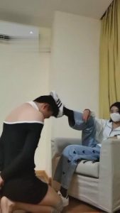 【夏馨S】学生S贝壳头黑丝虐变装狗 bf2017_绳艺库视频下载