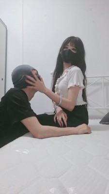 套路直播视频【软玉】素人学生主白袜脚辱老师-踩踏 bf26297_绳艺库视频下载