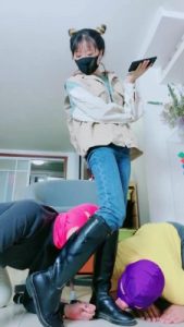 套路直播视频【美离子】驯化双狗保养皮靴当坐垫/踩踏虐乳 bf25247_绳艺库视频下载