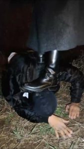 【辣姐】户外-强迫狗舔泥巴鞋底/骑马遛狗 bf26766_绳艺库视频下载