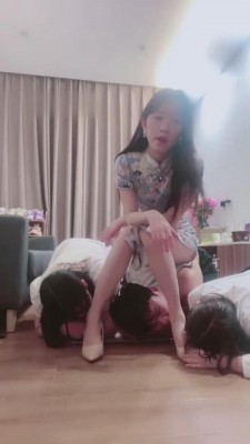 【漫漫】强迫两表妹圣水坐脸钻胯 bf6624_绳艺库视频下载