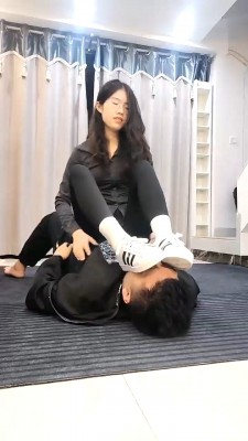 【素人星探】贝壳头白袜踩踏/脚深喉/踩狗头/臭脚捂脸 bf28260_绳艺库视频下载