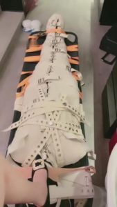 【月影儿】高强度木乃伊无感剥夺禁锢窒息坐脸踩踏 bf7311_绳艺库视频下载