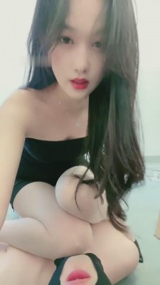 【汐月】肉丝口水虐乳坐脸踩踏 bf7302_绳艺库视频下载