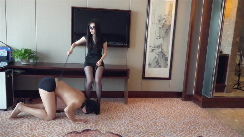 『灵魂女主』灵魂S黑丝高跟调教_绳艺库视频下载