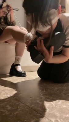 套路直播视频【橘子没熟】素人闺蜜主动求虐/吃袜子 bf24165_绳艺库视频下载