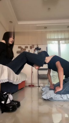 【田甜圈】拴狗遛弯高跟踩脸 bf21650_绳艺库视频下载