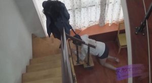 小刚流浪记第3集小刚被遗弃,继续被女教师收留 下集_绳艺库视频下载