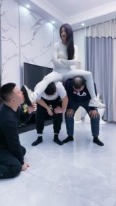 套路直播视频【麋鹿银儿】群调-跆拳道运动鞋白袜暴揍多奴 bf24609_绳艺库视频下载