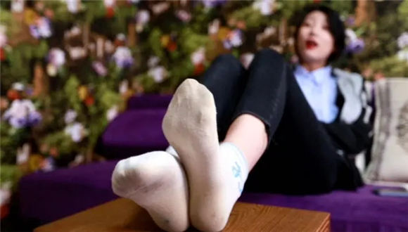 【珊瑚湾】安诺千锤百炼的极品臭袜子强制虐奴_绳艺库视频下载