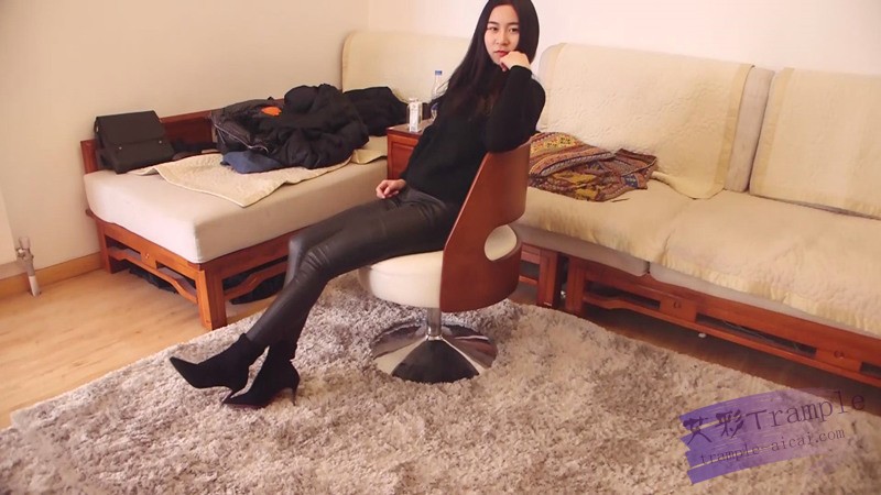 艾丝绝美紧身皮裤丝袜足底！插M嘴到流血，最后还抚慰M_绳艺库视频下载