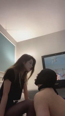 【子颜女王】坐骑/鞭打/耳光/人体烟灰缸 bf2504_绳艺库视频下载