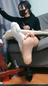 【巍一】学生S白袜恋足调 bf20290_绳艺库视频下载